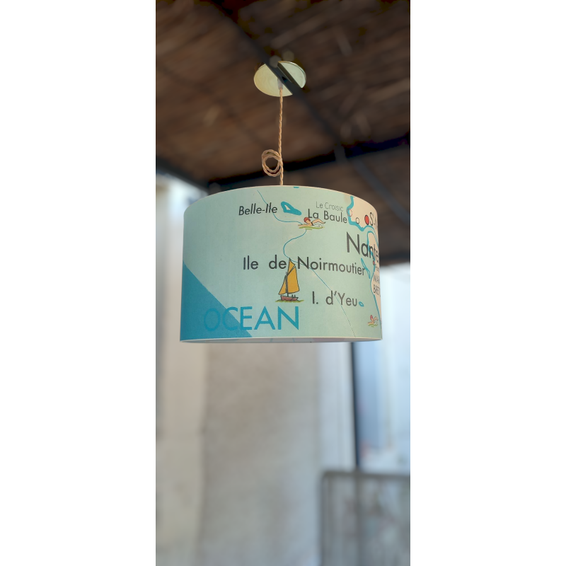 Suspension OU ABAT JOUR CARTE DE LA LOIRE ATLANTIQU  ANCIENNE  AFFICHE SCOLAIRE