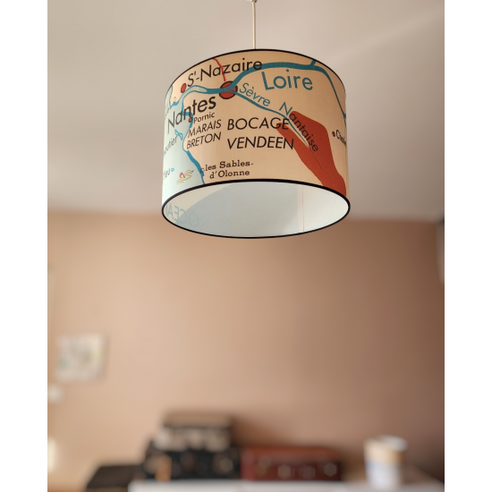 Suspension OU ABAT JOUR CARTE DE LA LOIRE ATLANTIQU  ANCIENNE  AFFICHE SCOLAIRE